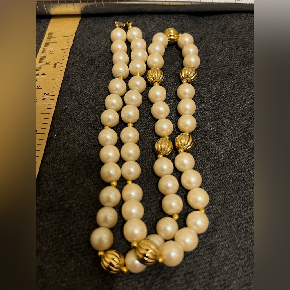 Vintage Rose Cream overtones Faux pearl necklace with gold tone clasp and beads